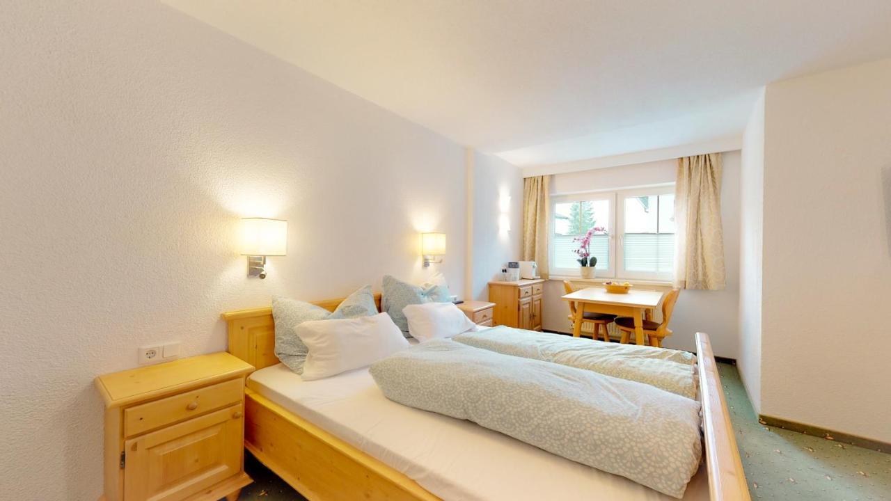Zimmer Enzian Langenfeld Luaran gambar